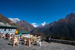 Lodge mit Blick auf Ama Dablam in Nepal