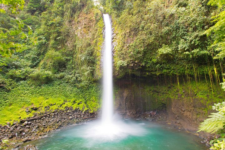Imposanter Wasserfall La Fortuna in Costa Rica