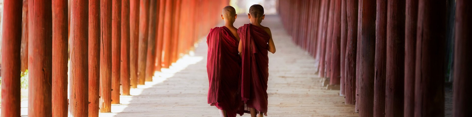 Zwei junge buddhistische Mönche in Myanmar