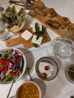 Lokales Abendessen im Gästhaus