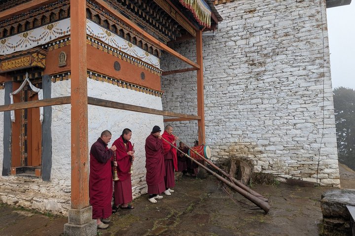 Eindrückliche Begegnungen mit jungen Möchen im Kloster Phajoding