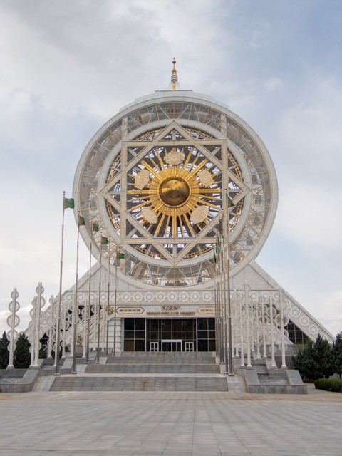 Faszinierende Monumente in Aschgabat
