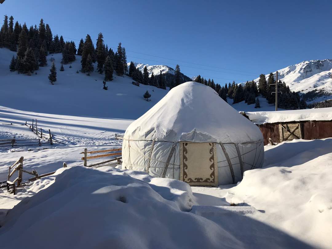 Jurte im Winter in Kirgistan