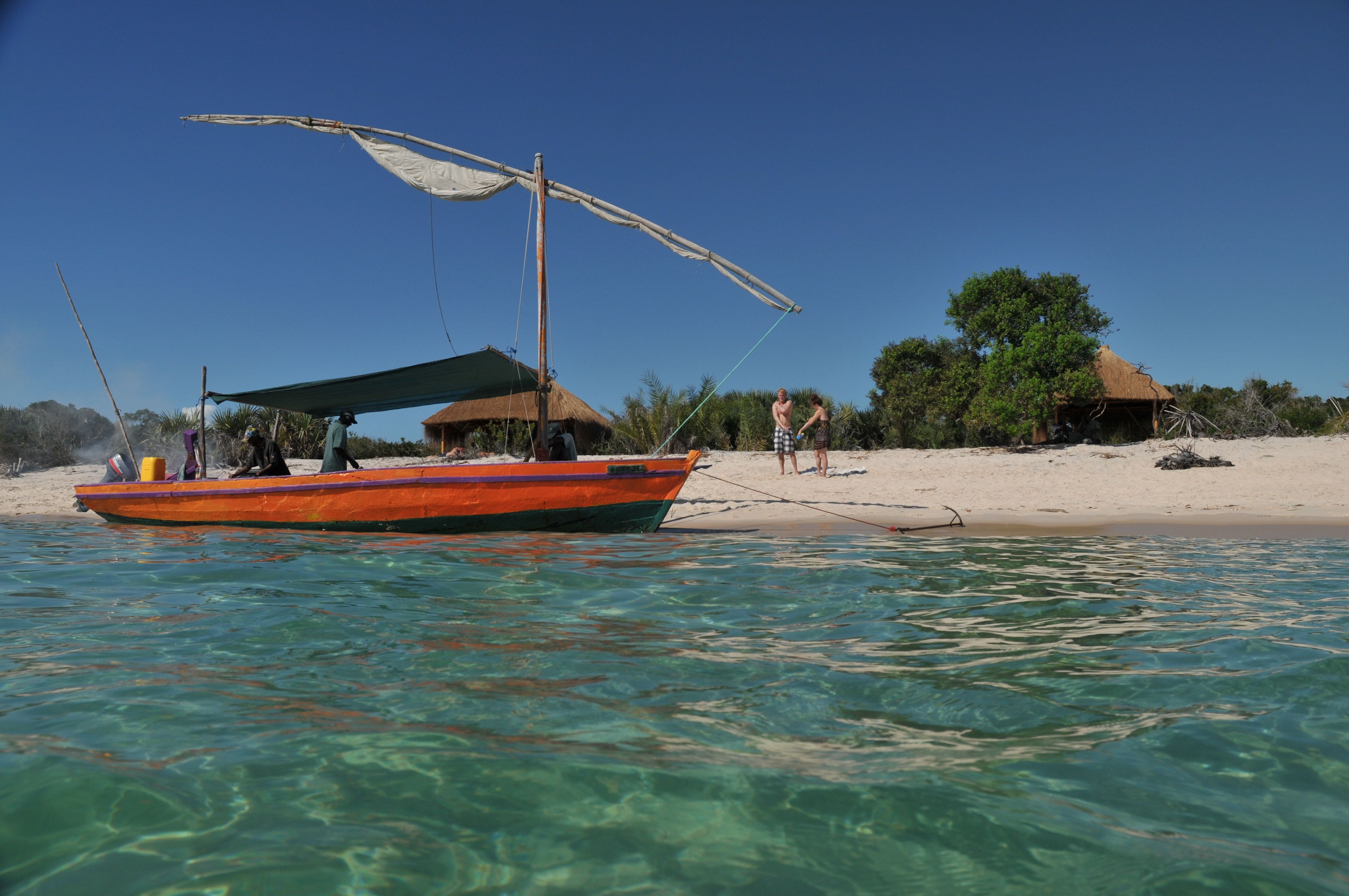 Boot vor der Küste von Magaruque Insel